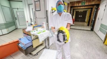 Koronavirüs: Belçika’da virüse yakalanan doktorlardan çalışmaya devam etmeleri istendi