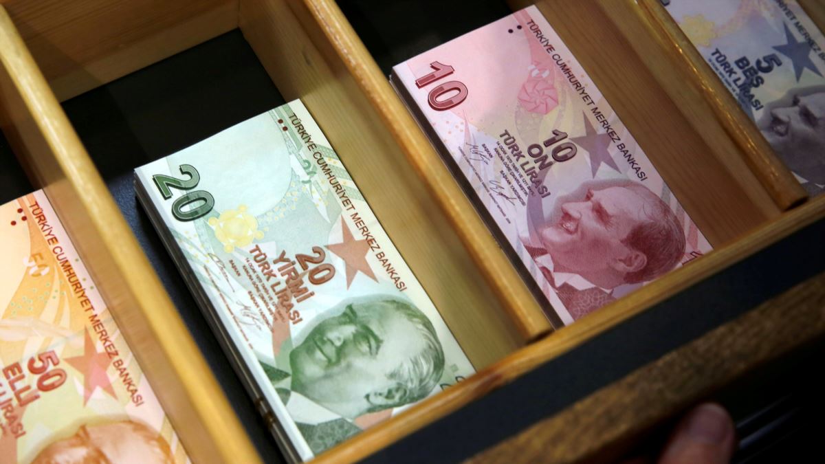 Türk Lirası kritik süreçte değer kaybediyor: Dolar 8 TL’yi geçti