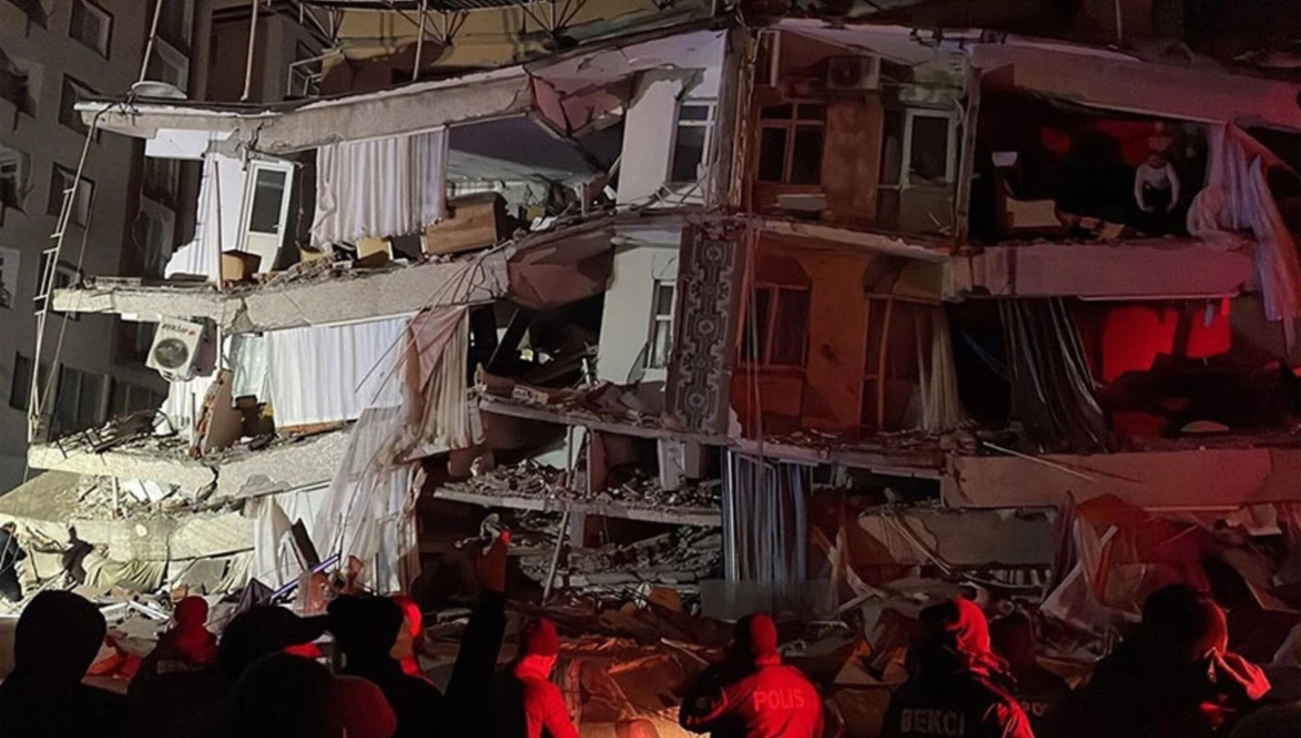 Kahramanmaraş’ta 7,4 büyüklüğünde deprem… Kıbrıs’ta da hissedildi